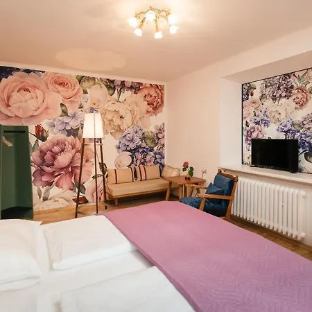 Marwa - Eine Ruheoase Im Gruenen * Інсбрук