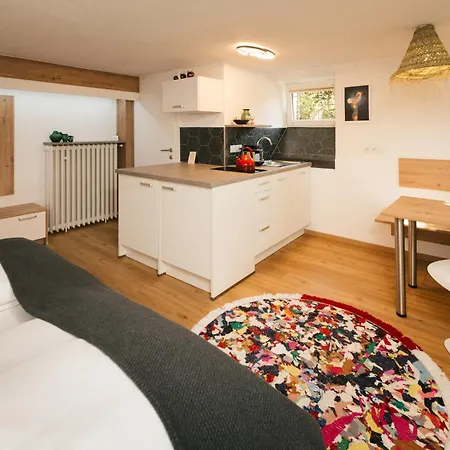 Marwa - Eine Ruheoase Im Gruenen Homestay Innsbruck