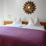 Homestay Marwa - Eine Ruheoase Im Gruenen Innsbruck