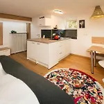 Marwa - Eine Ruheoase Im Gruenen Homestay Innsbruck